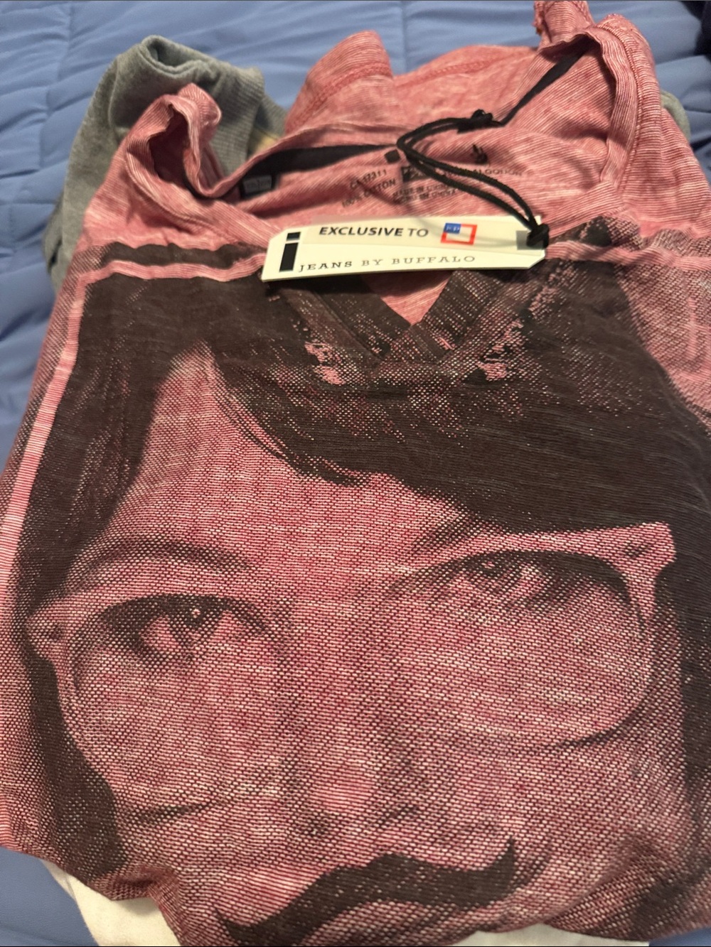 i jeans by Buffalo Men's V-Neck Graphic Sweater - Dusty Rose and Black